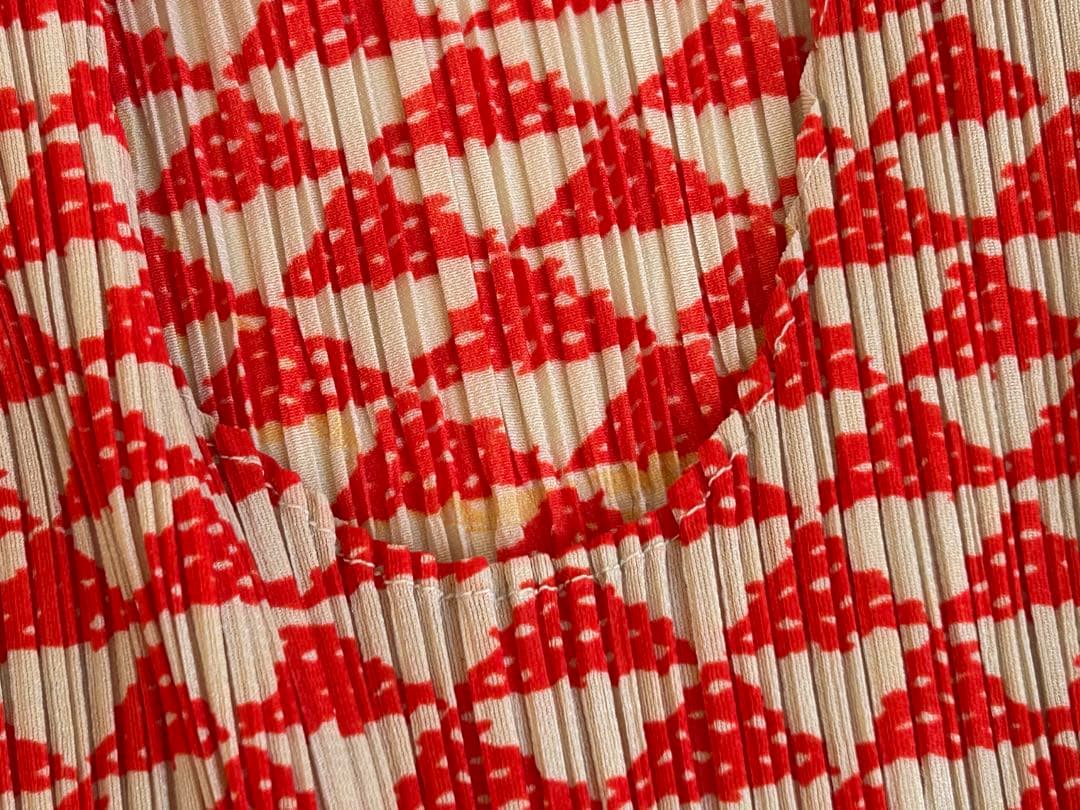 イッセイミヤケ プリーツプリーズ 半袖 赤系 柄入り