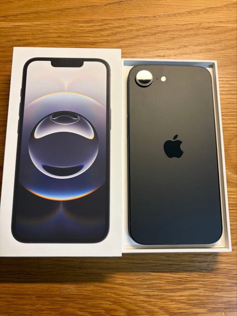 iPhone16e 128GB ブラック本体　新品同様