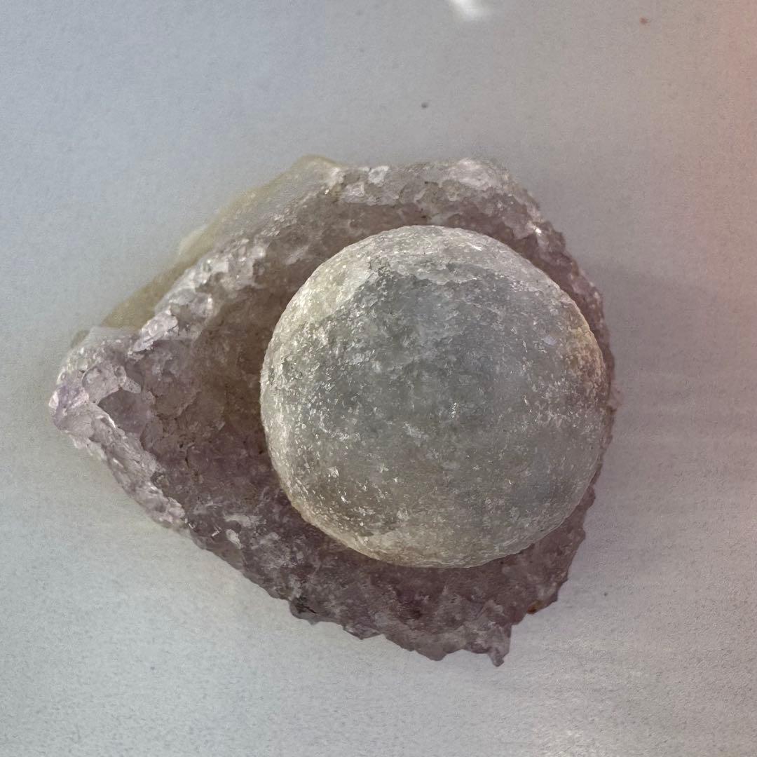 【レア】球状ブルーフローライト　アメシスト共生
