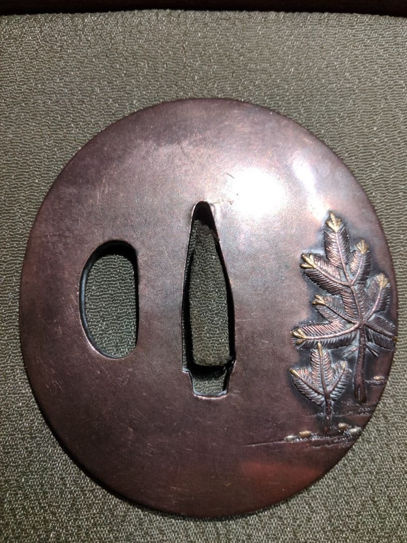 銅鍔　鐔(石黒政近花押　松図)江戸時代　石黒政広門人　安政期　箱付き
