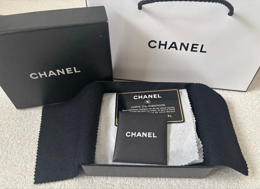 ト*ム様 シャネル　二つ折り財布　キャビアスキン　黒