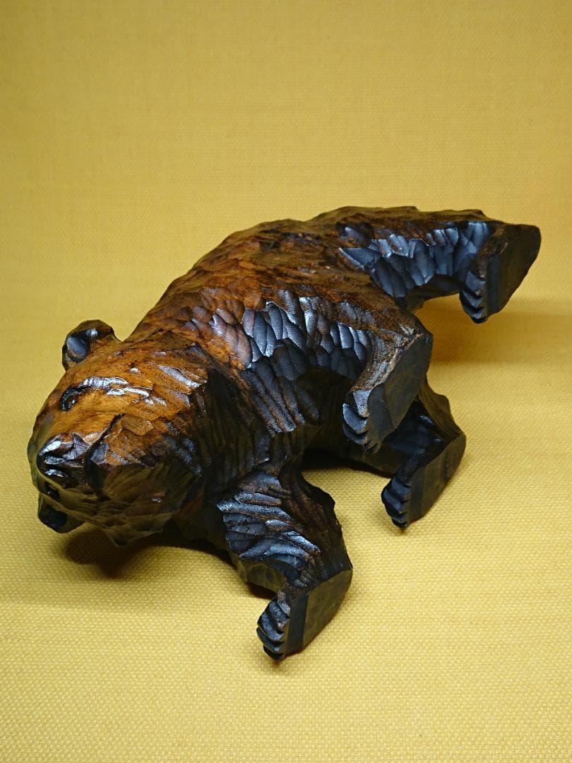 【美品】木彫　クマ　熊　インテリア　置物　工芸品　美術品　A3419