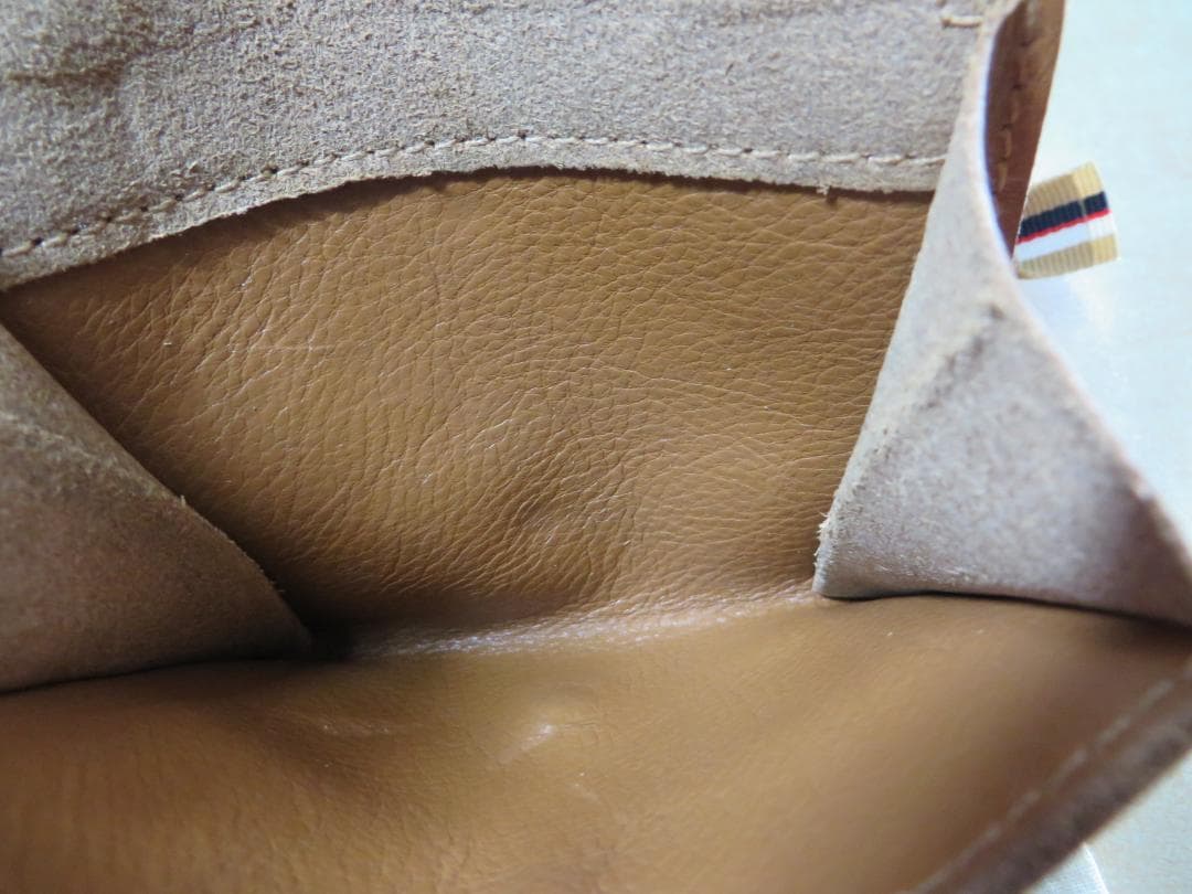 新作IL BISONTEイルビゾンテ スクエア二つ折り財布　未使用同様