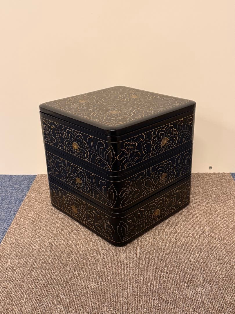 【輪島塗】沈金牡丹彫 三段重箱 金蒔絵 六五重 内朱塗 天然木 共箱