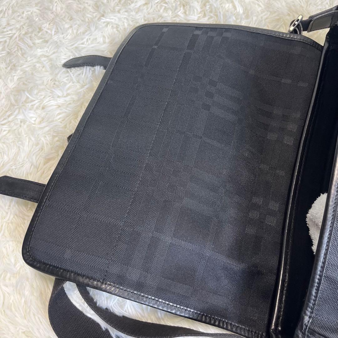 極美品✨ バーバリー ショルダーバッグ 黒 ノバチェック ロゴ型押し 大容量