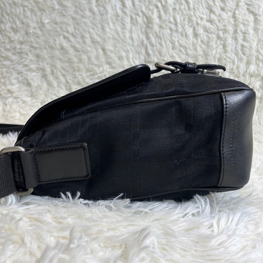 極美品✨ バーバリー ショルダーバッグ 黒 ノバチェック ロゴ型押し 大容量