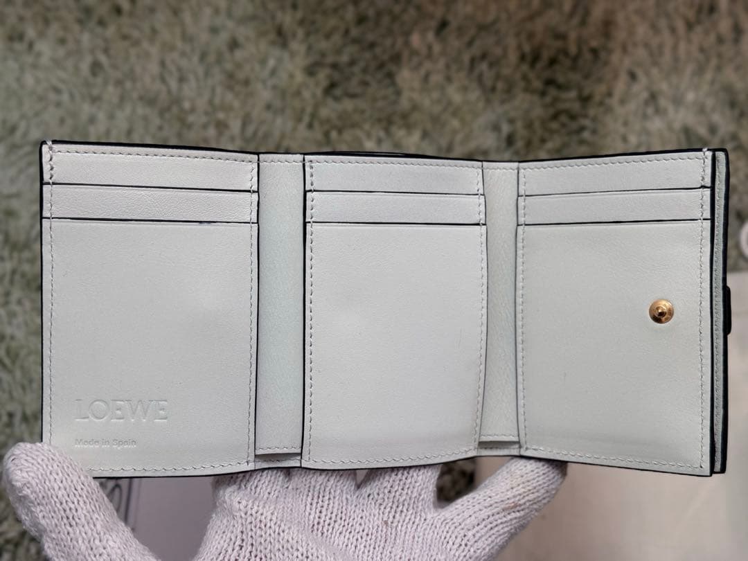 【新品】LOEWE トライフォールドウォレット フローズン/クレイ