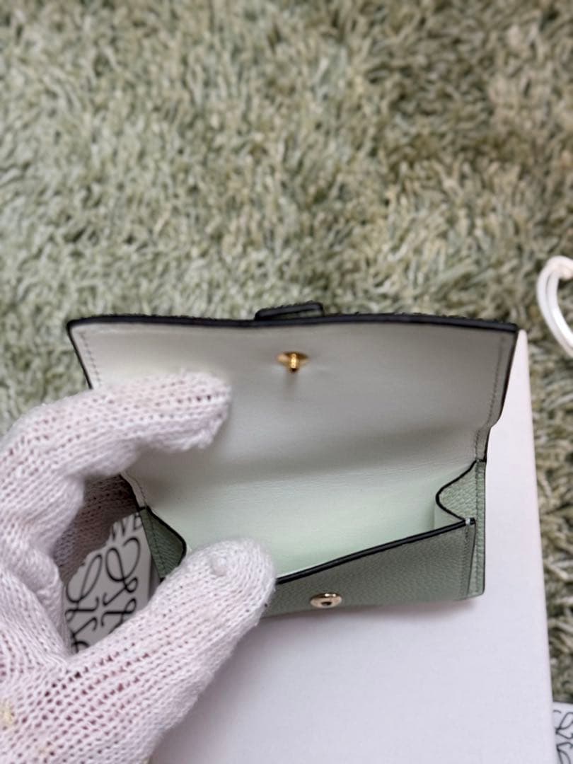 【新品】LOEWE トライフォールドウォレット フローズン/クレイ