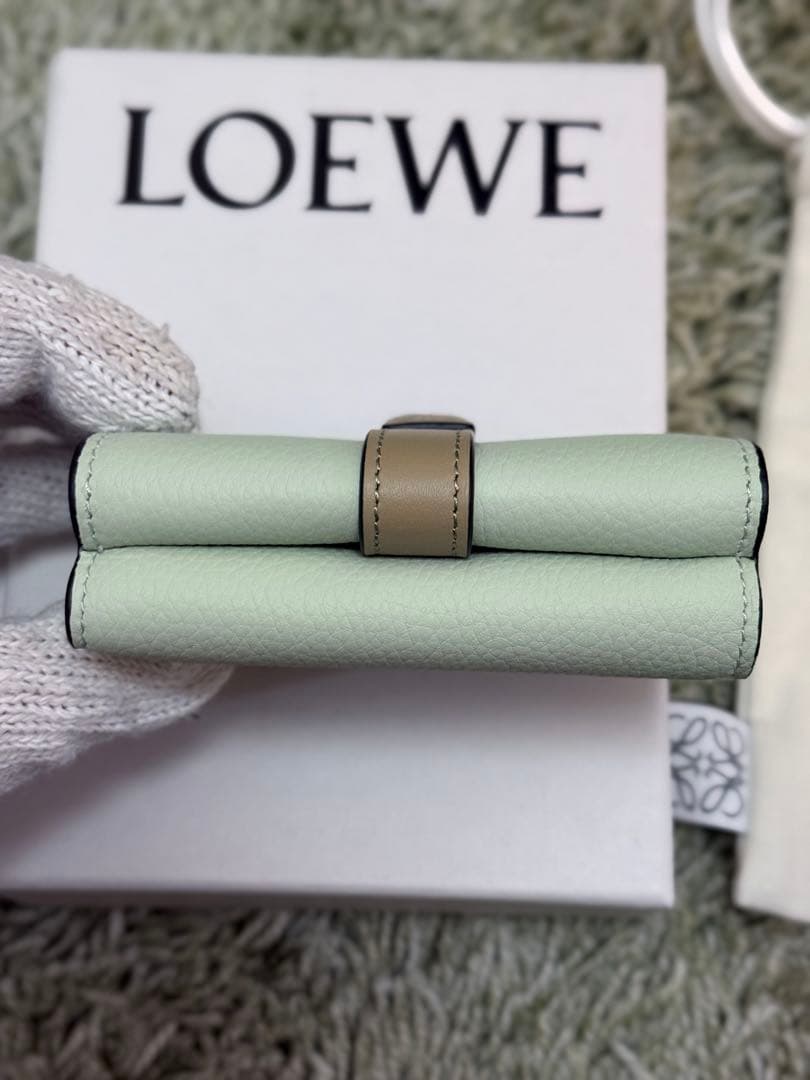 【新品】LOEWE トライフォールドウォレット フローズン/クレイ
