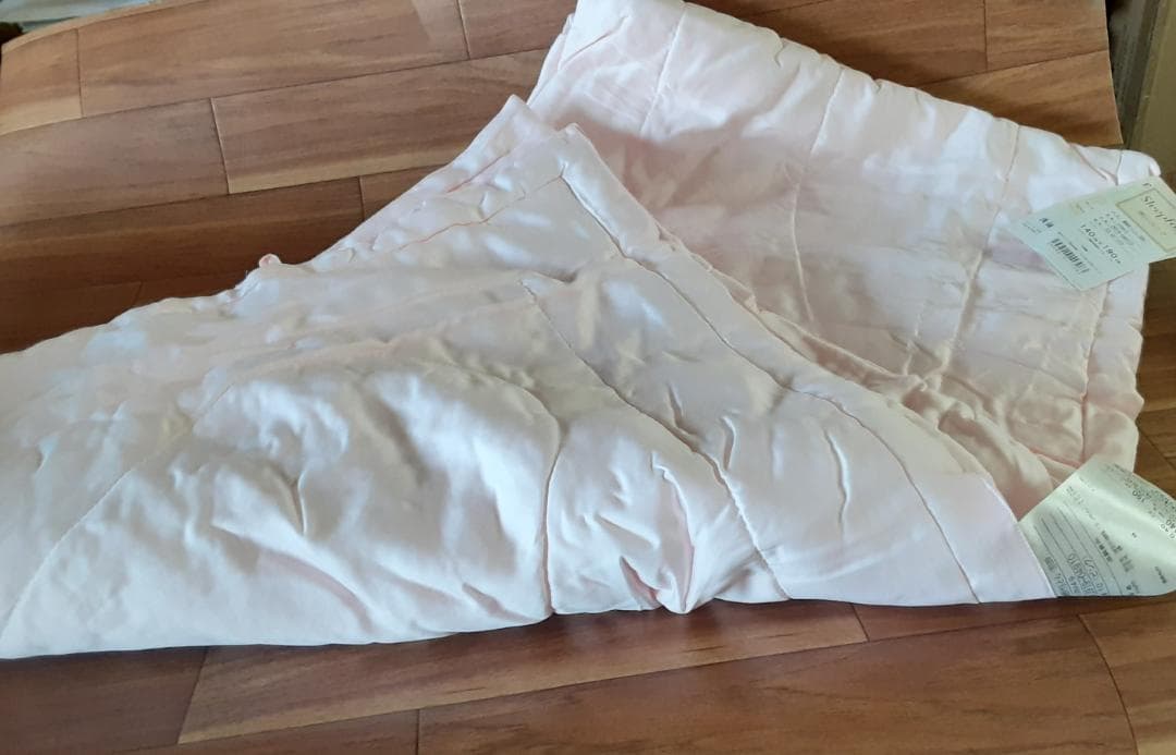 【値下げ】※西川リビング真綿掛け布団　１４０ｃｍ×１９０ｃｍ　ｍuti0321