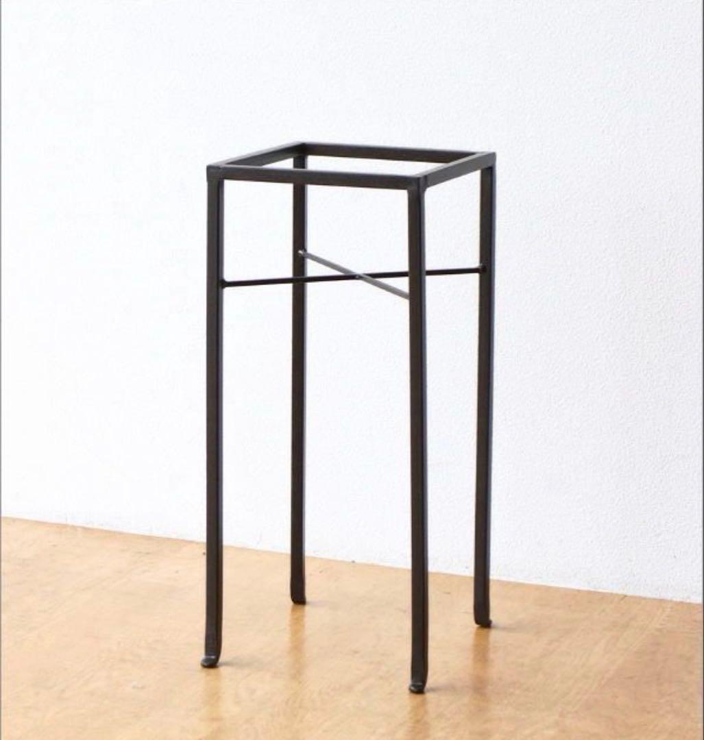 ブラック金属製四角形プランター台