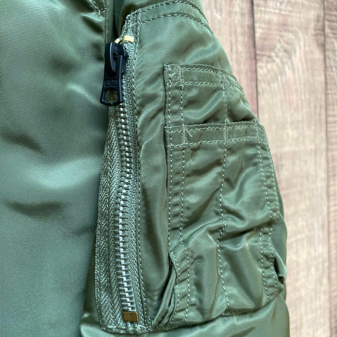 ALPHA INDUSTRIES MA-1カーキ