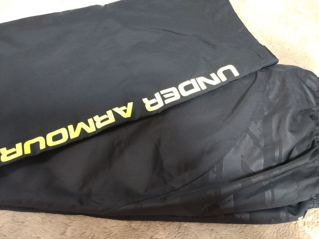 新品同様アンダーアーマーUNDER ARMOUR ジャージセットアップＳＭ