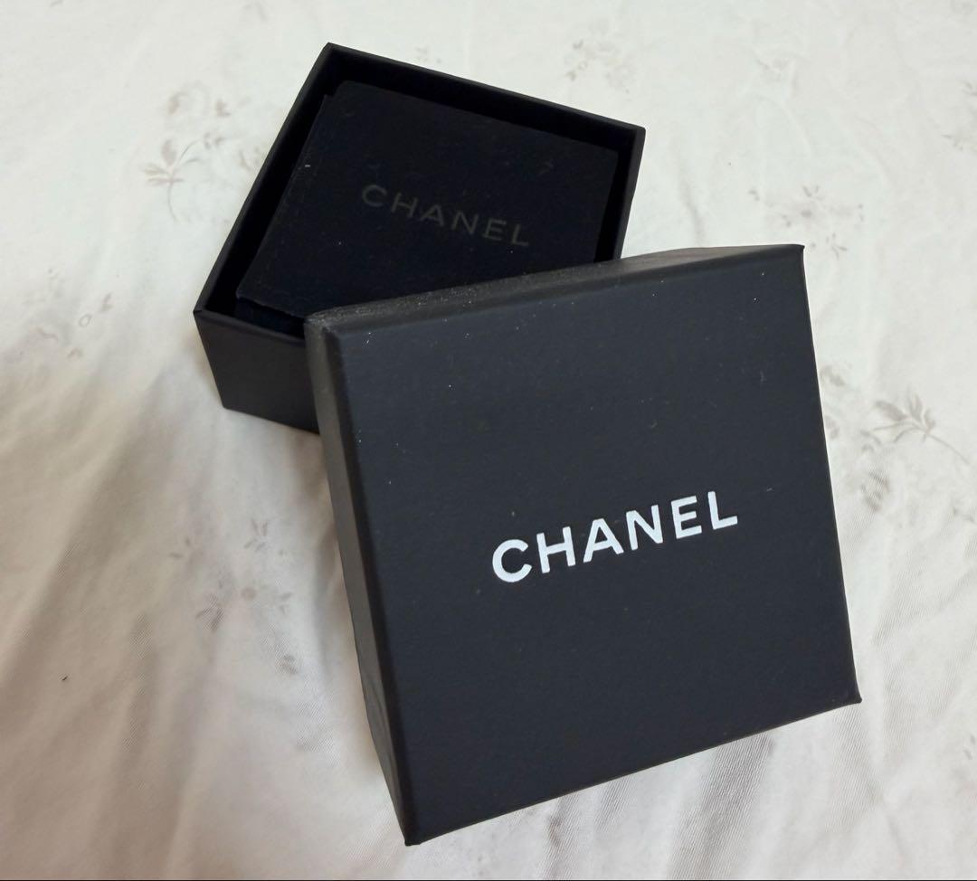 CHANEL CCロゴピアス ストーン付き