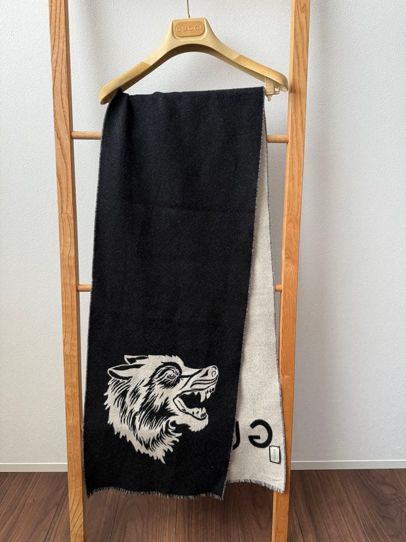 GUCCI ウルフデザイン マフラー