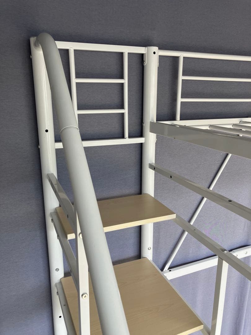 階段ロフトベッド 白 宮&コンセント付 軽自動車に積めます。