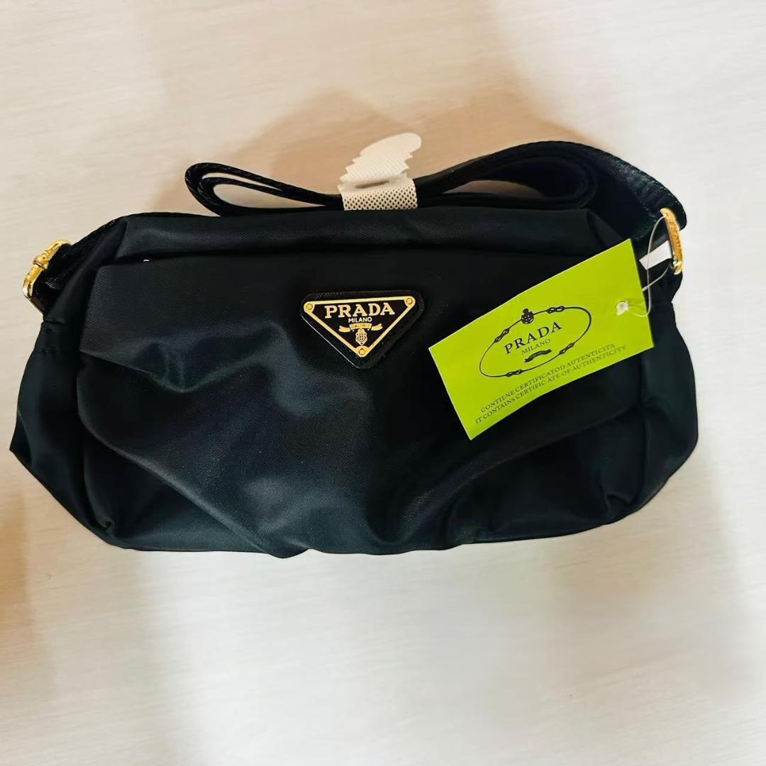 PRADAプラダ　ポーチ　ノベルティショルダーバッグ