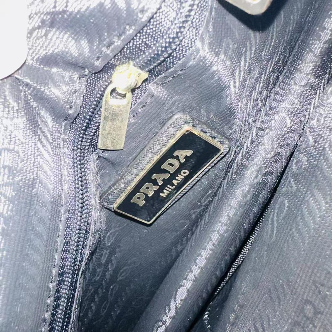 PRADAプラダ　ポーチ　ノベルティショルダーバッグ