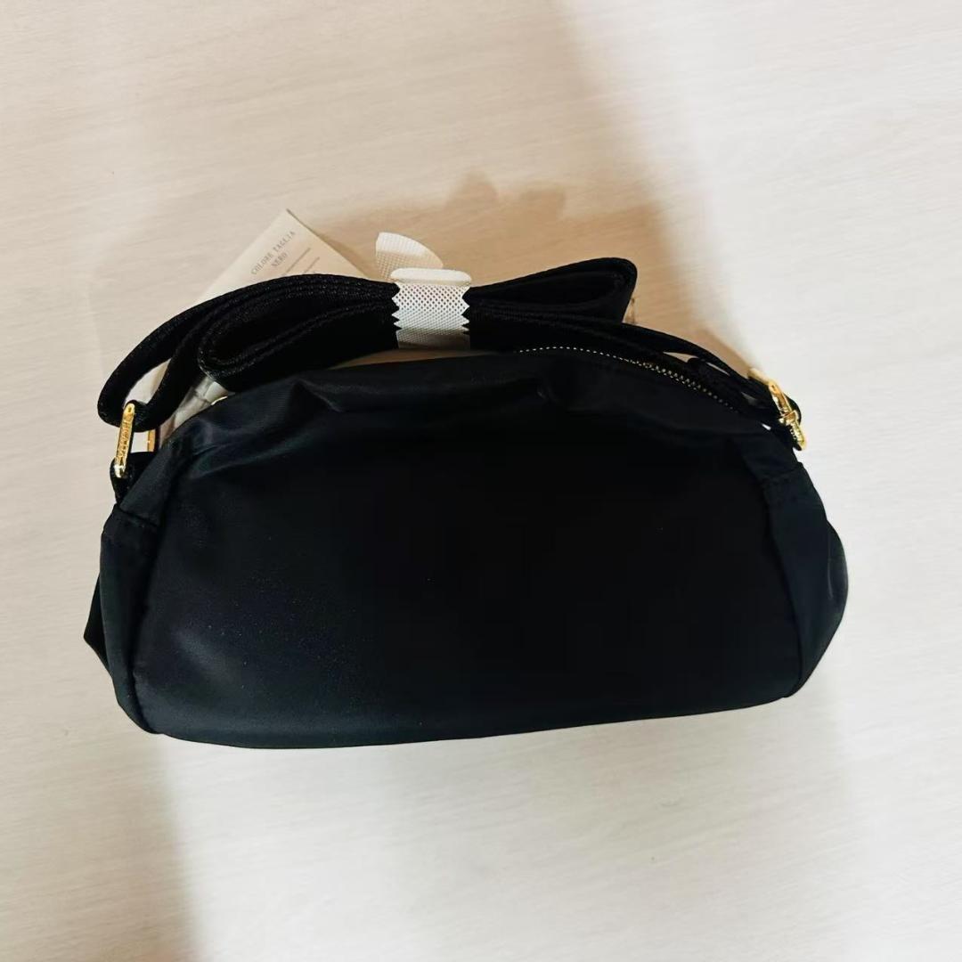 PRADAプラダ　ポーチ　ノベルティショルダーバッグ