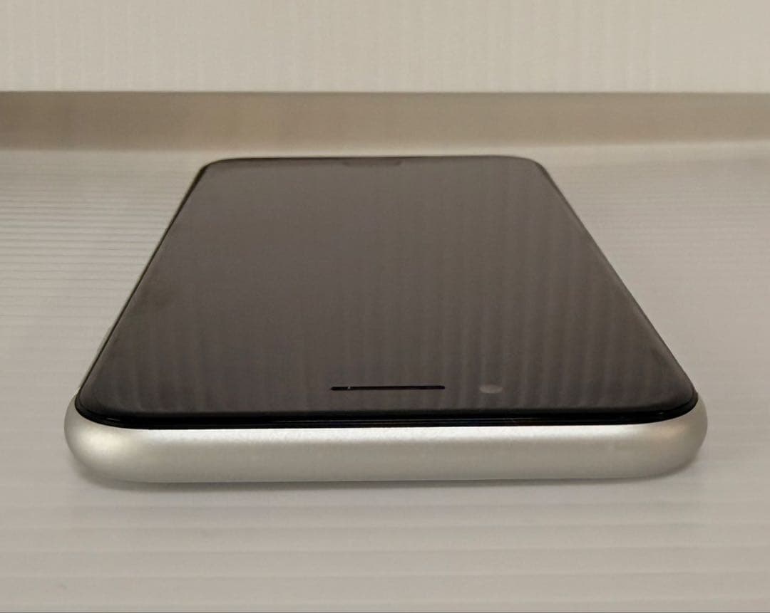 iPhone SE2 ホワイト64GB SIMフリー 美品