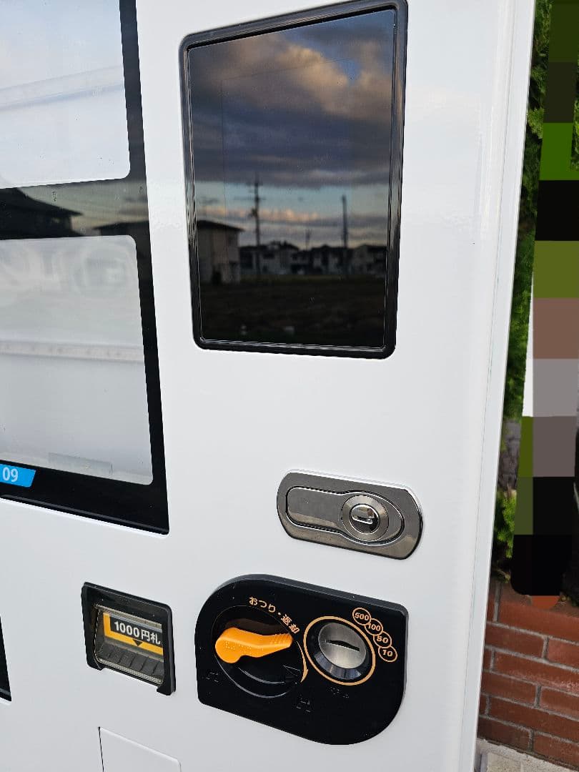 サンデン冷凍自動販売機「ど冷えもん」2023年製　新1,000円札対応　引取限定