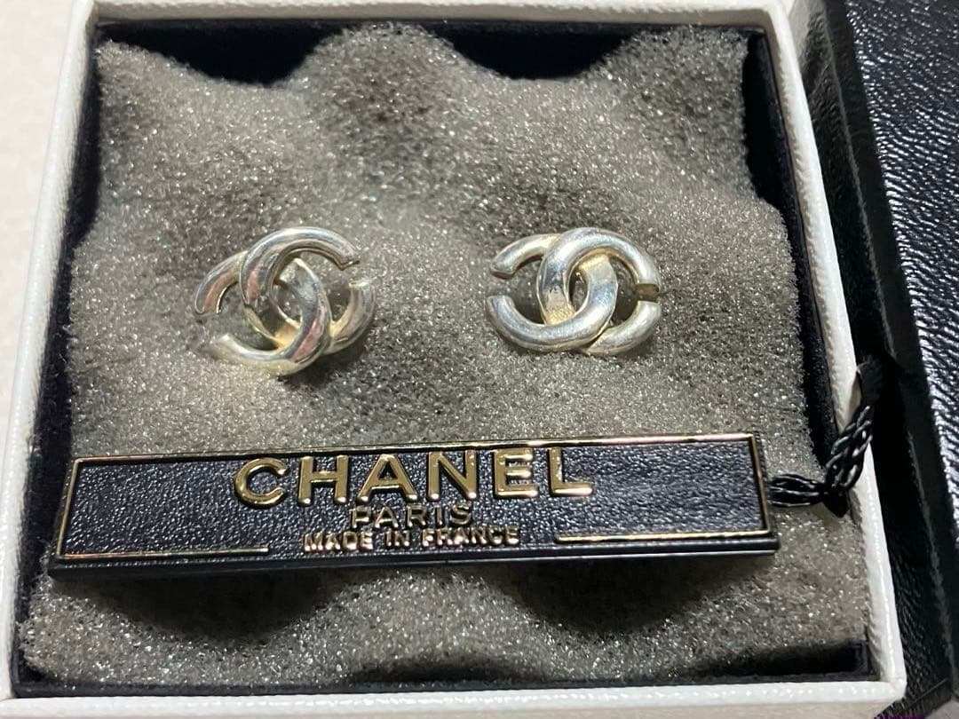 【CHANEL】　シルバーピアス
