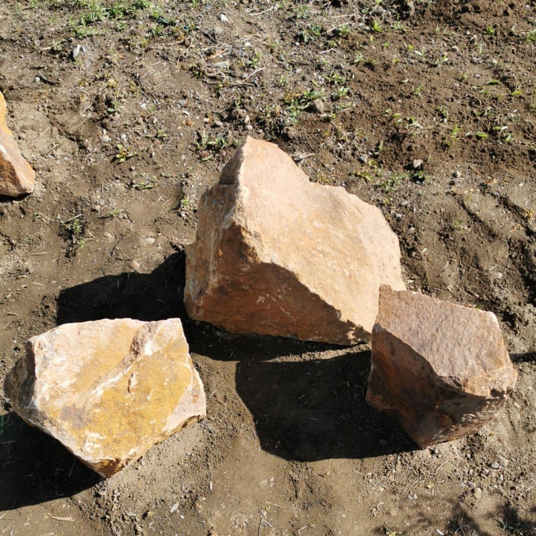 新潟産　黃華石　3石セット　庭石　石　庭　ガーデニング　置物　オブジェ