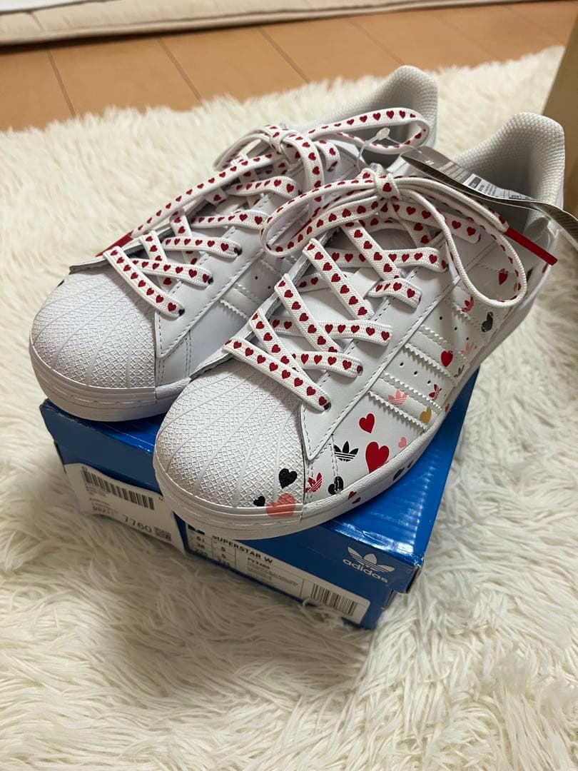adidas Superstar ホワイト ハート柄