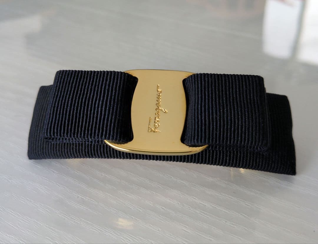 【Ferragamo】紺リボンバレッタ