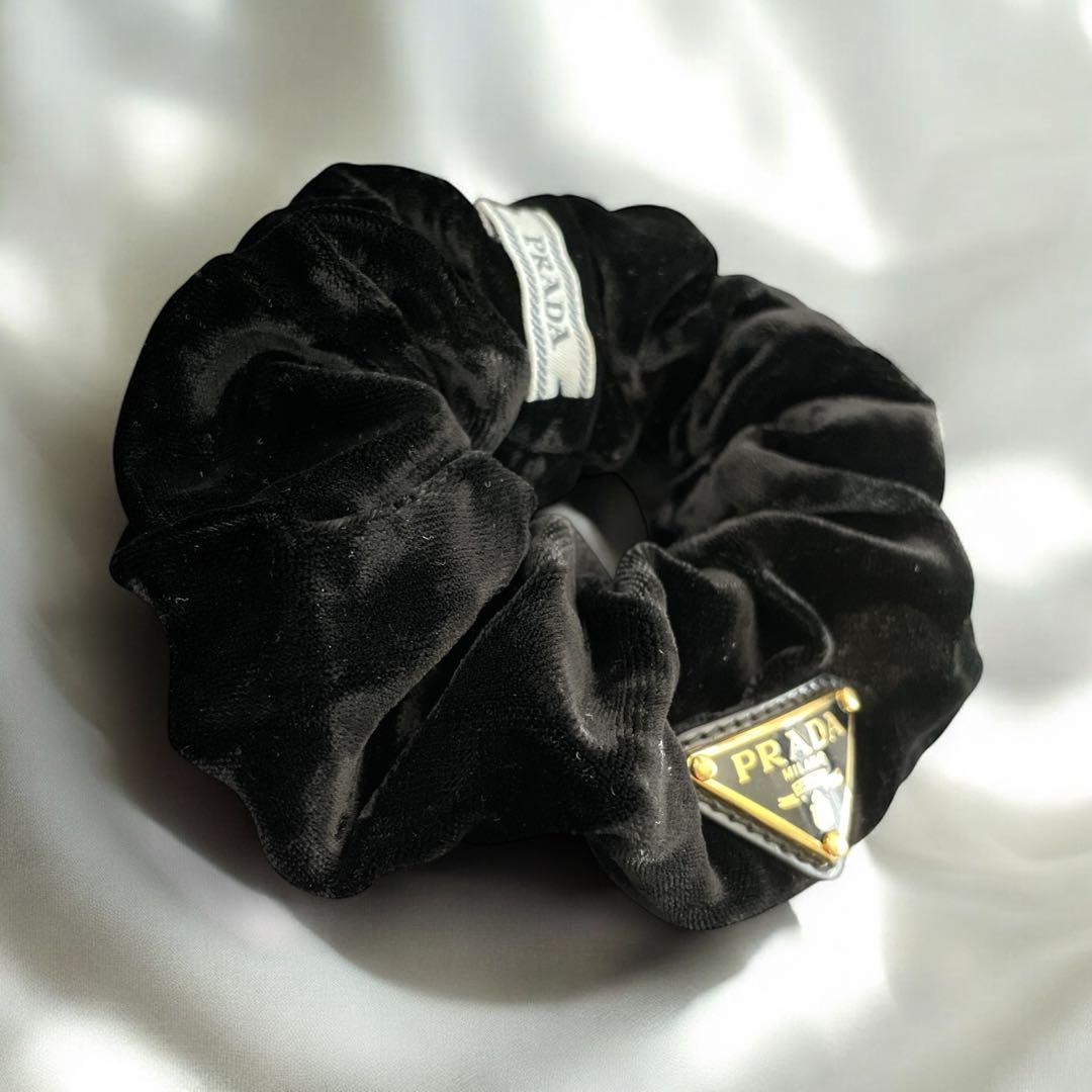 美品 PRADA プラダ ベロア シュシュ ヘアゴム　ヘアーアクセサリー　黒