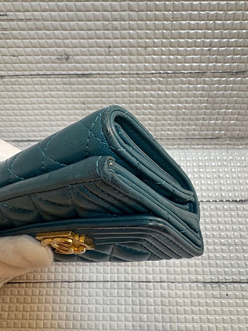 CHANEL 三つ折り財布　ラムスキン