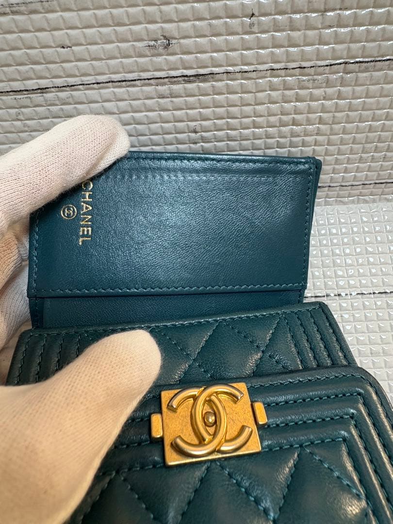 CHANEL 三つ折り財布　ラムスキン