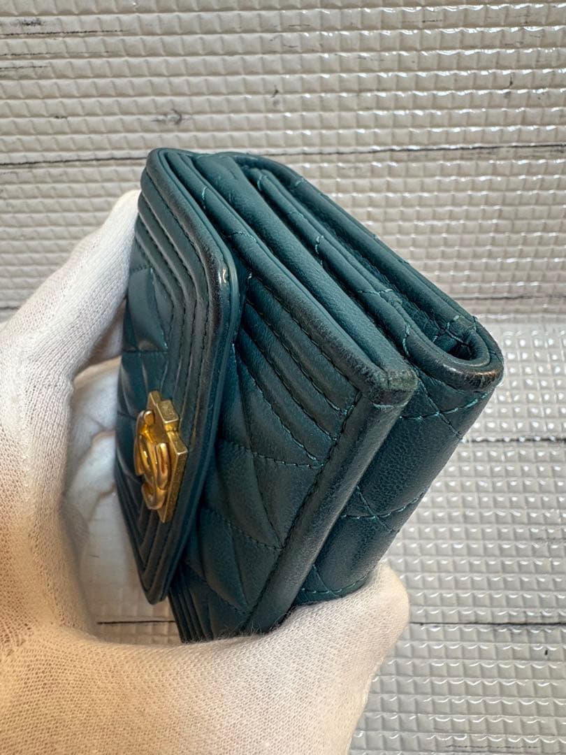 CHANEL 三つ折り財布　ラムスキン