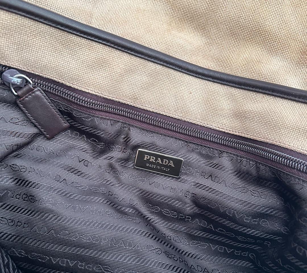 PRADA プラダ肩がけメッセンジャーバッグ（ショルダーバッグ）