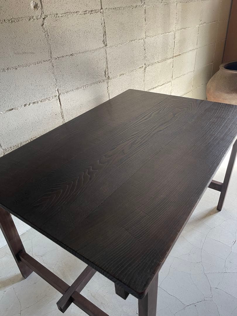 杉浮造り　ダイニングテーブル　作業台　展示台　什器　天板無垢材　濃茶色