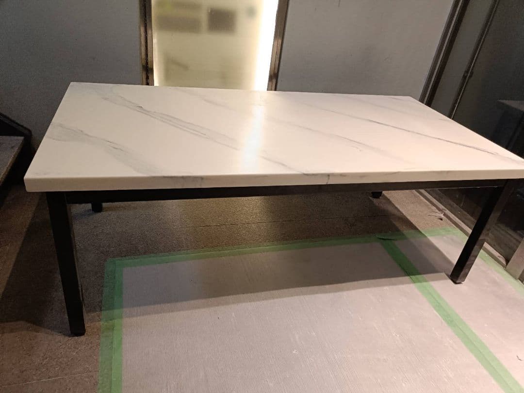 2台在庫　ホワイト大理石風ダサイドテーブルリローテーブル　高さ43.5cm