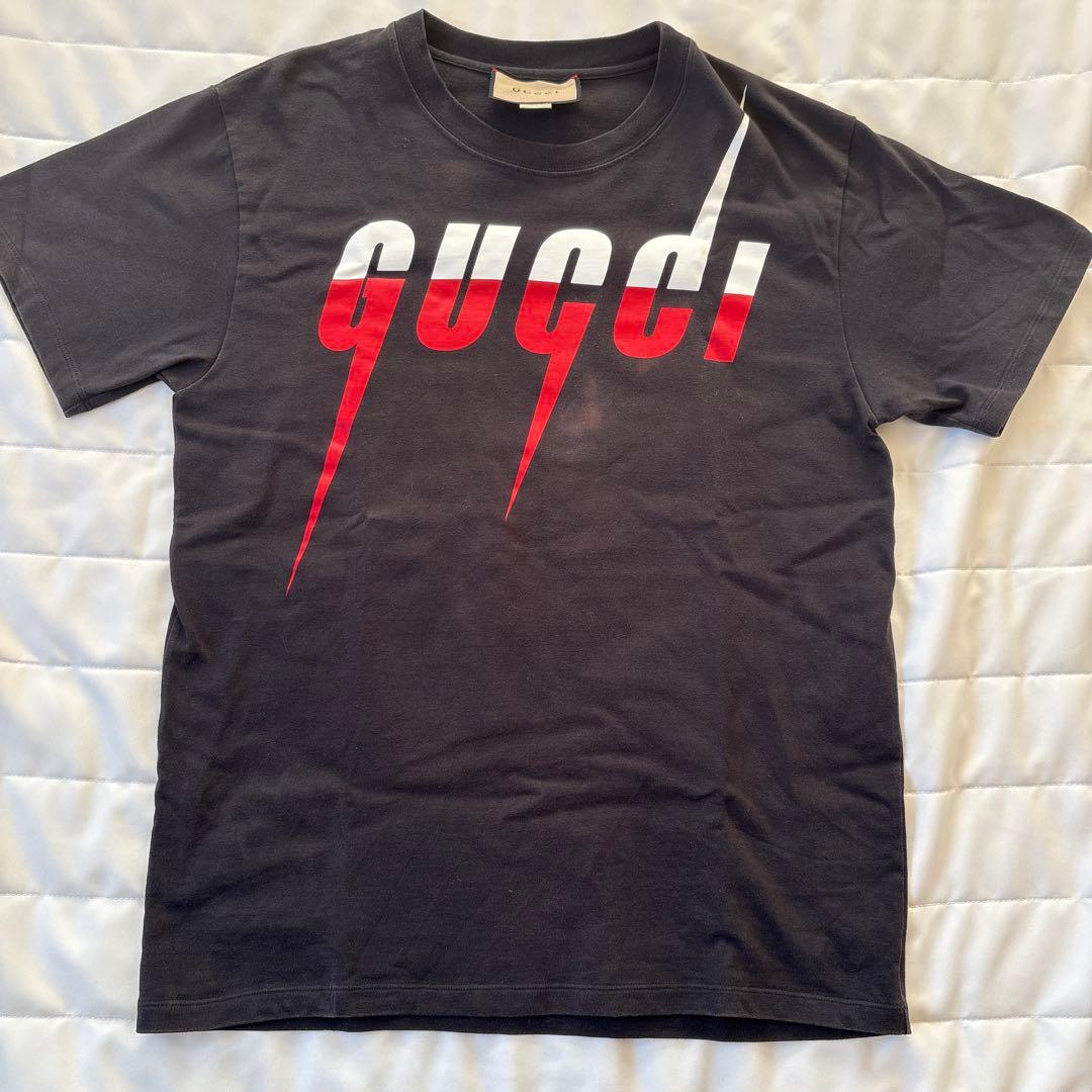 【SPEED評価王】GUCCI ブレードロゴ Tシャツ 黒 S BTS