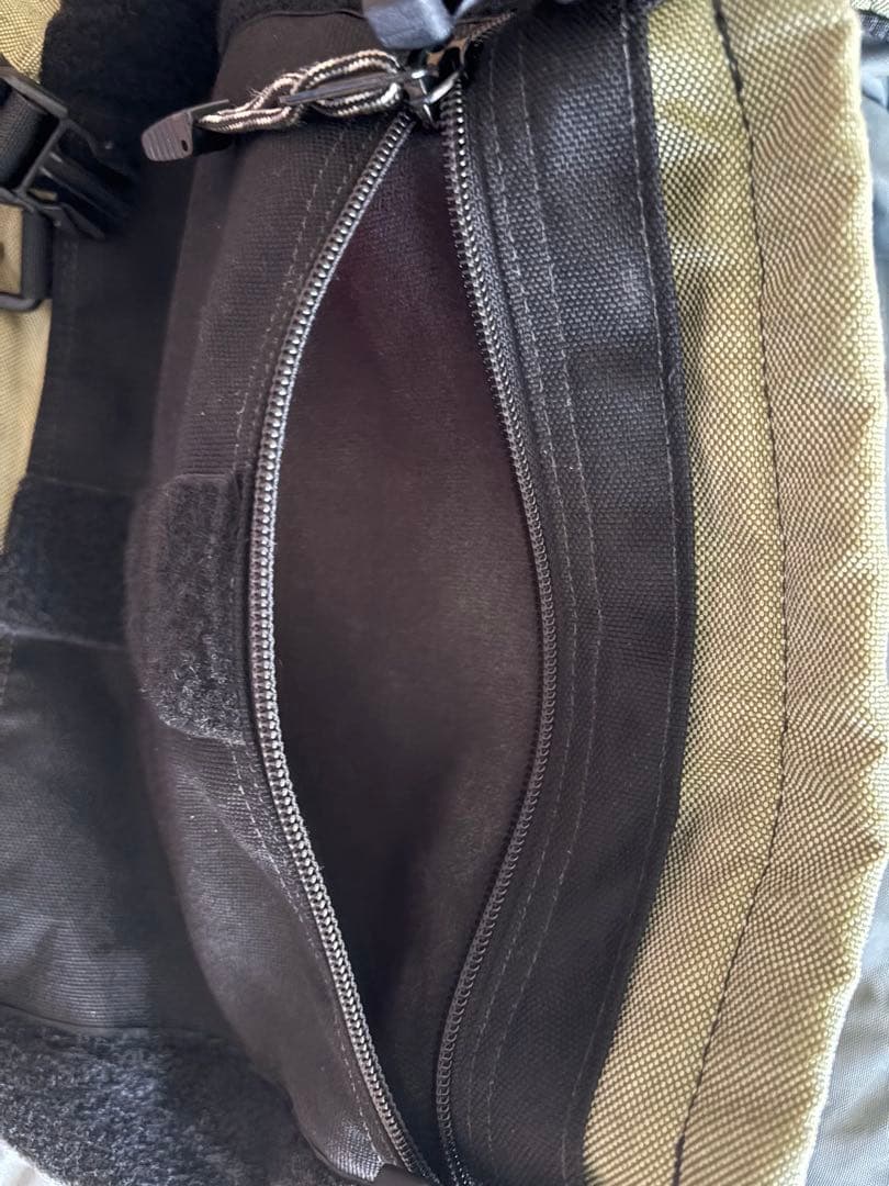 PAC DESIGNS メッセンジャーバッグ オリーブグリーン