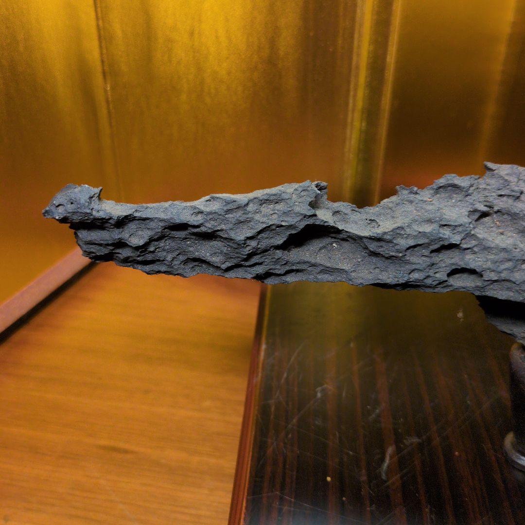 水石 天然石 約840g 原石 鑑賞石 自然石 木製専用台座付き 希少 レア