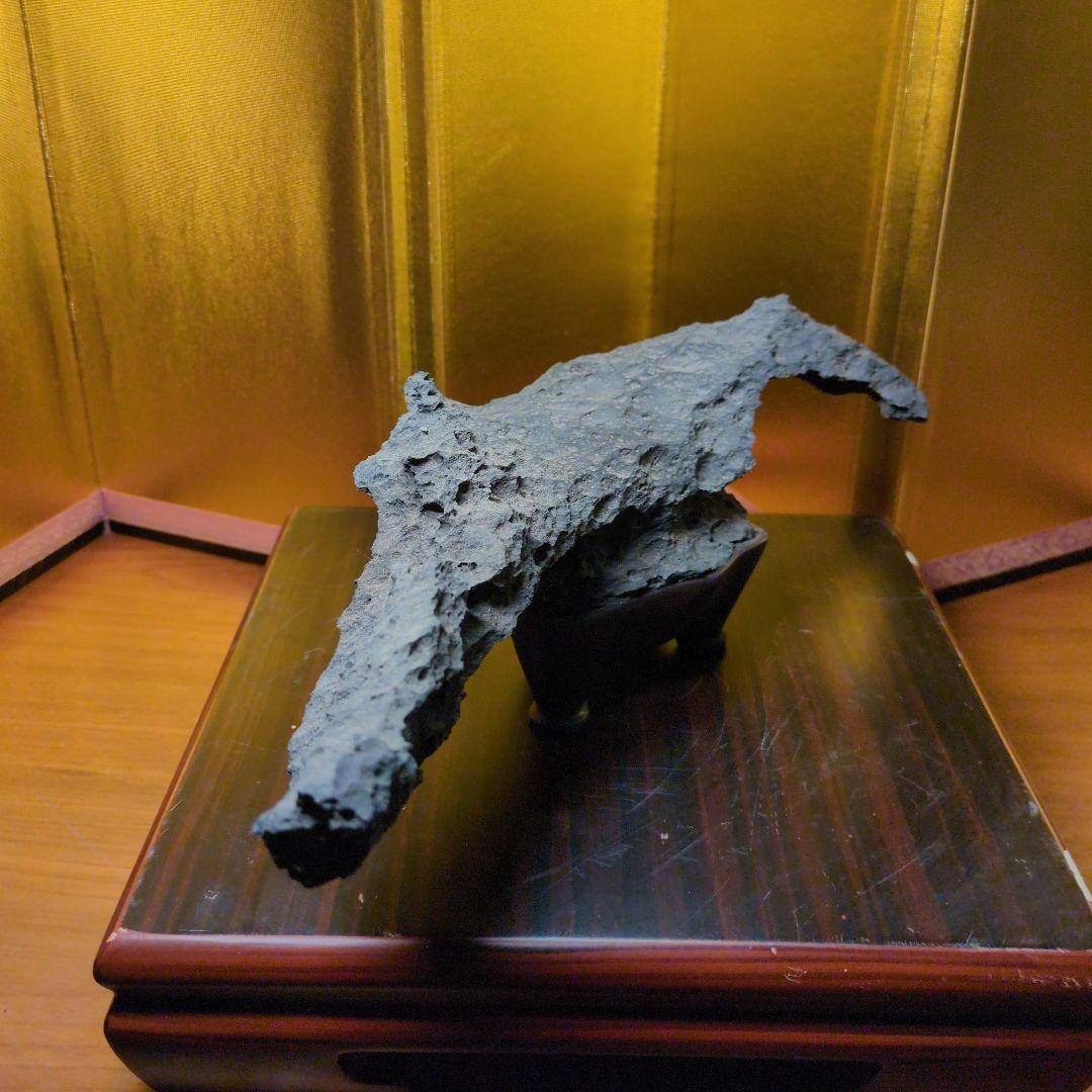 水石 天然石 約840g 原石 鑑賞石 自然石 木製専用台座付き 希少 レア