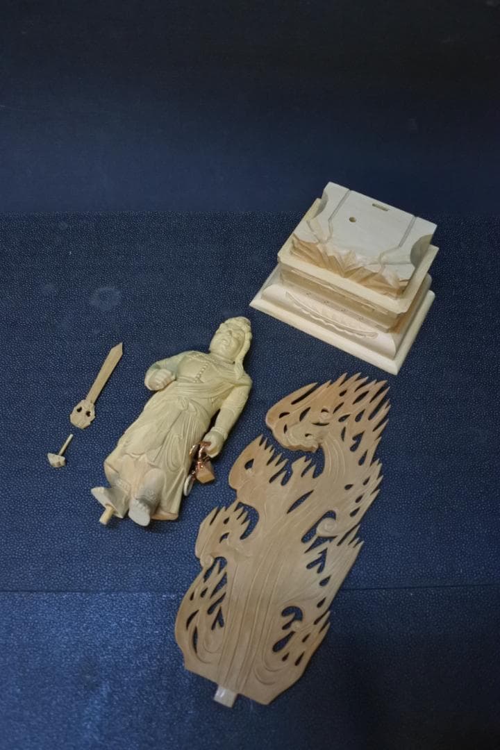 限定値下　【長期保管品】不動明王　4.5寸　白檀　仏像　木製　仏具　仏壇　506