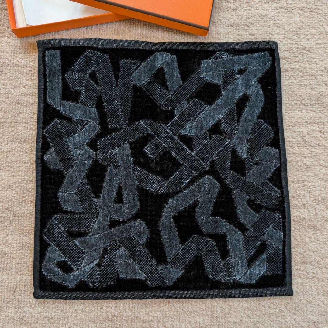 エルメス　ハンドタオル　シルク　ブラック　グレー　レア　新品　タグ付き