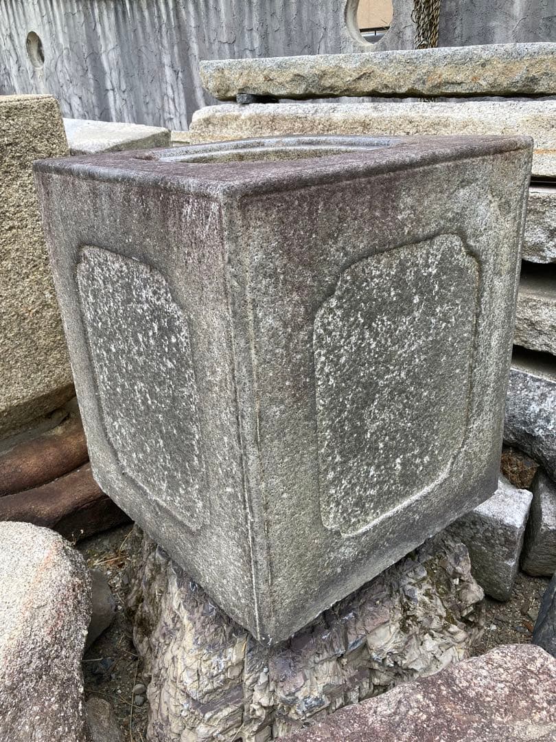 白川石製立手水鉢