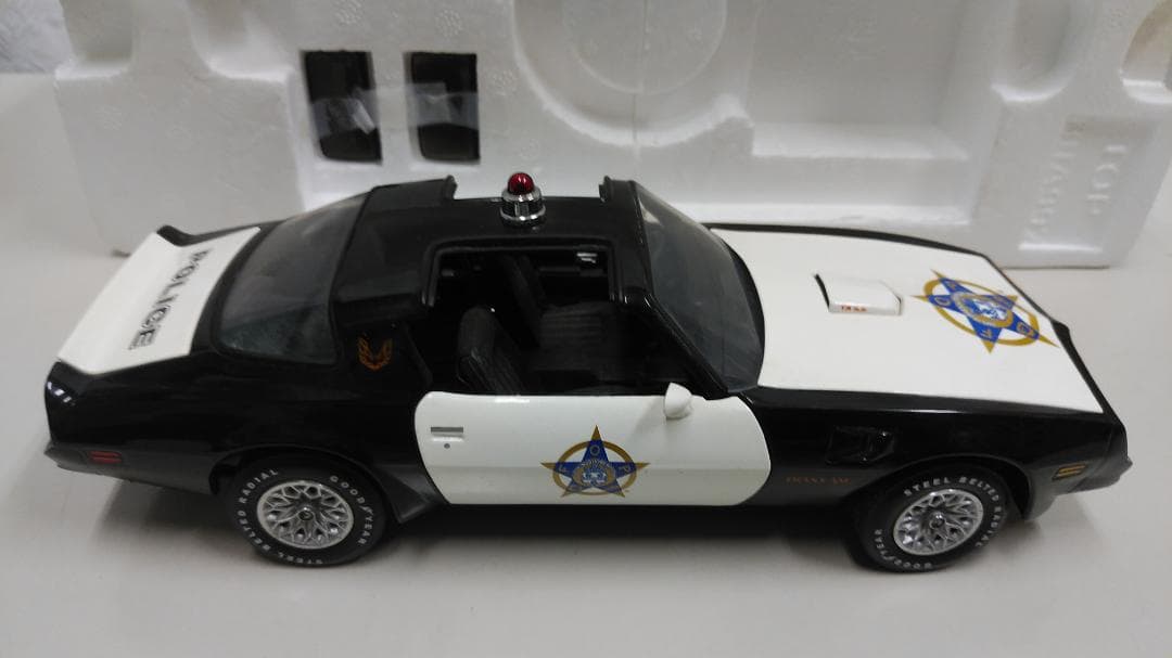 フランクリンミント　1977ポンティアックトランザム　ポリスカー限定品1:24