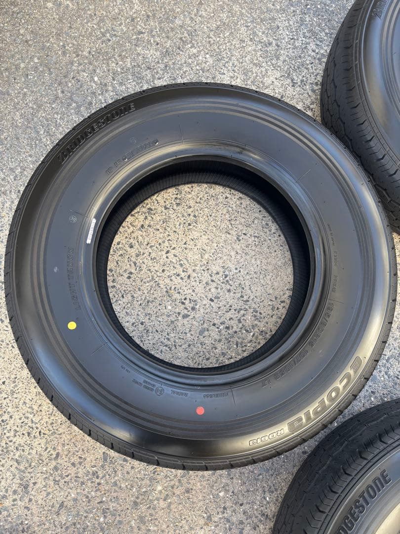 【送料込】ハイエース(200系) 新車外し 純正タイヤ 2025年製ブリヂストン