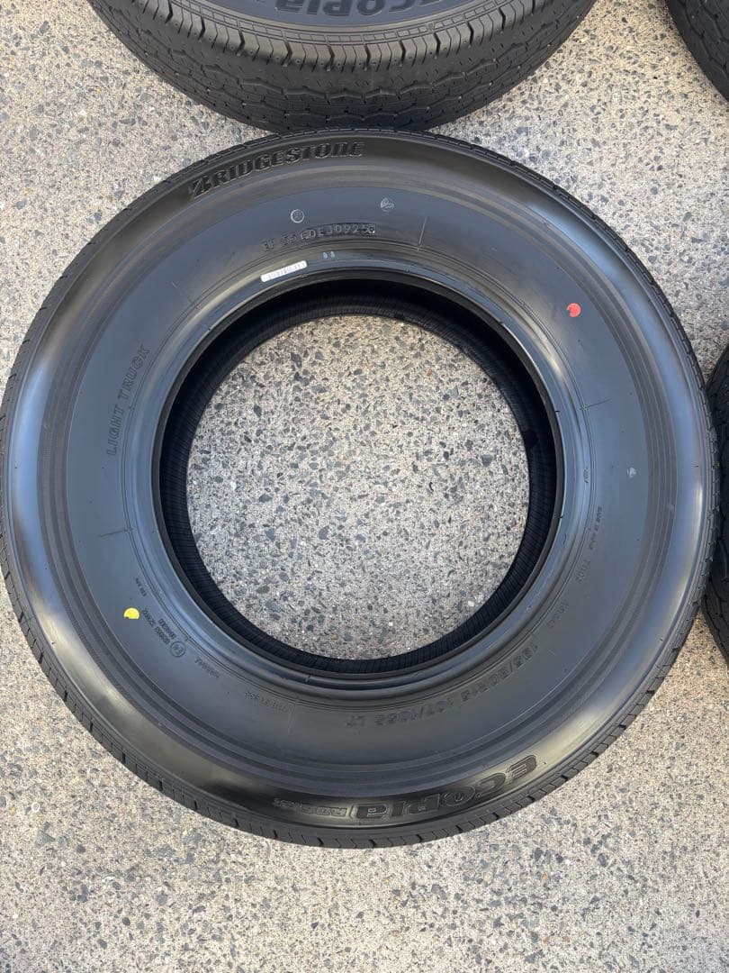 【送料込】ハイエース(200系) 新車外し 純正タイヤ 2025年製ブリヂストン
