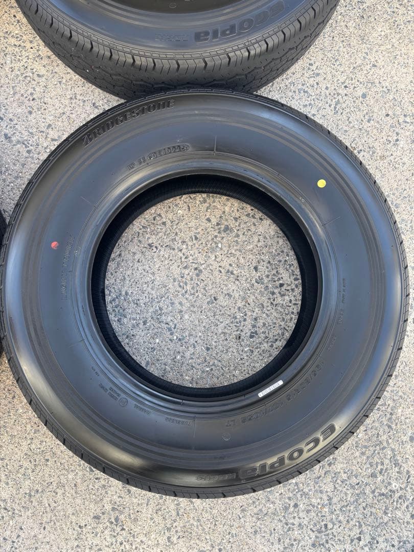 【送料込】ハイエース(200系) 新車外し 純正タイヤ 2025年製ブリヂストン