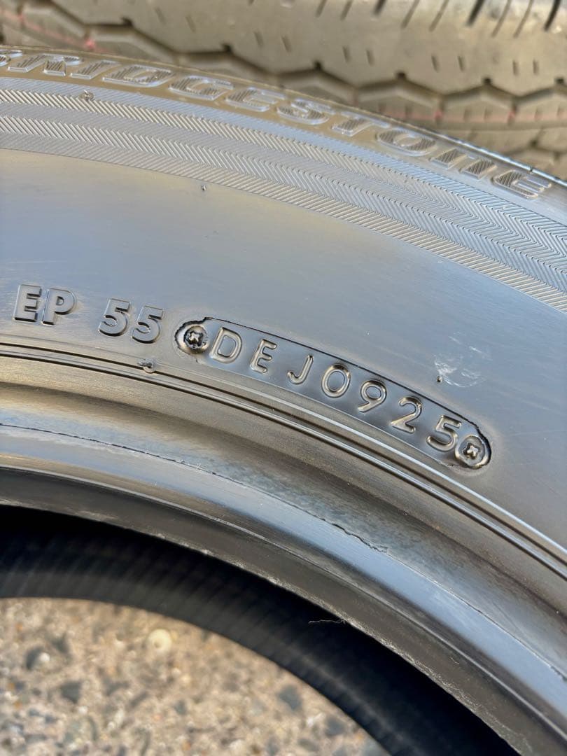 【送料込】ハイエース(200系) 新車外し 純正タイヤ 2025年製ブリヂストン