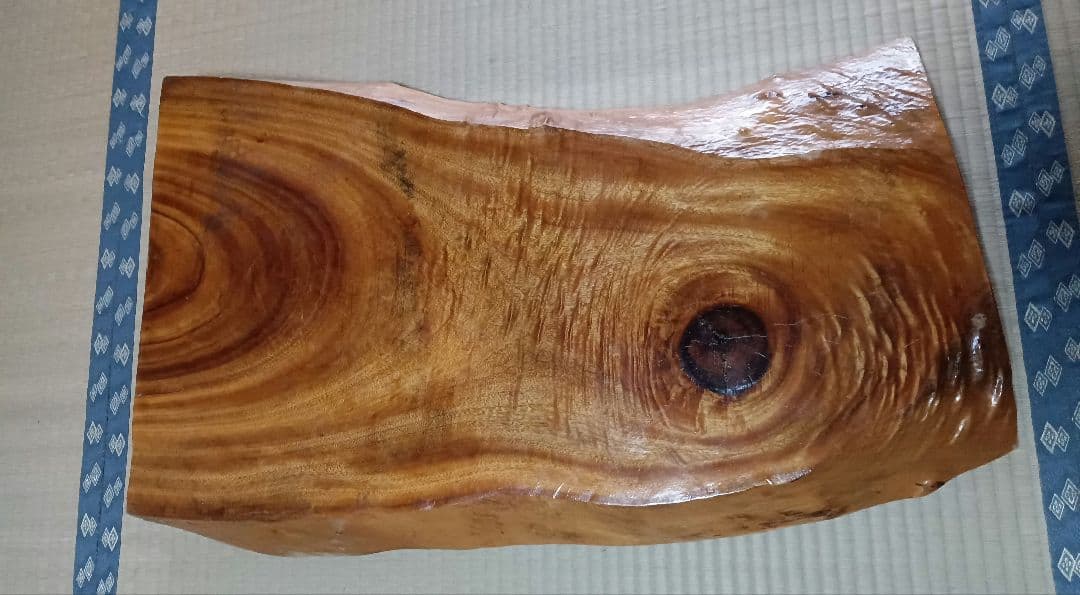 ::木製の置物 花台　下敷き　不規則な形状 約80×50cm　厚み約6cm