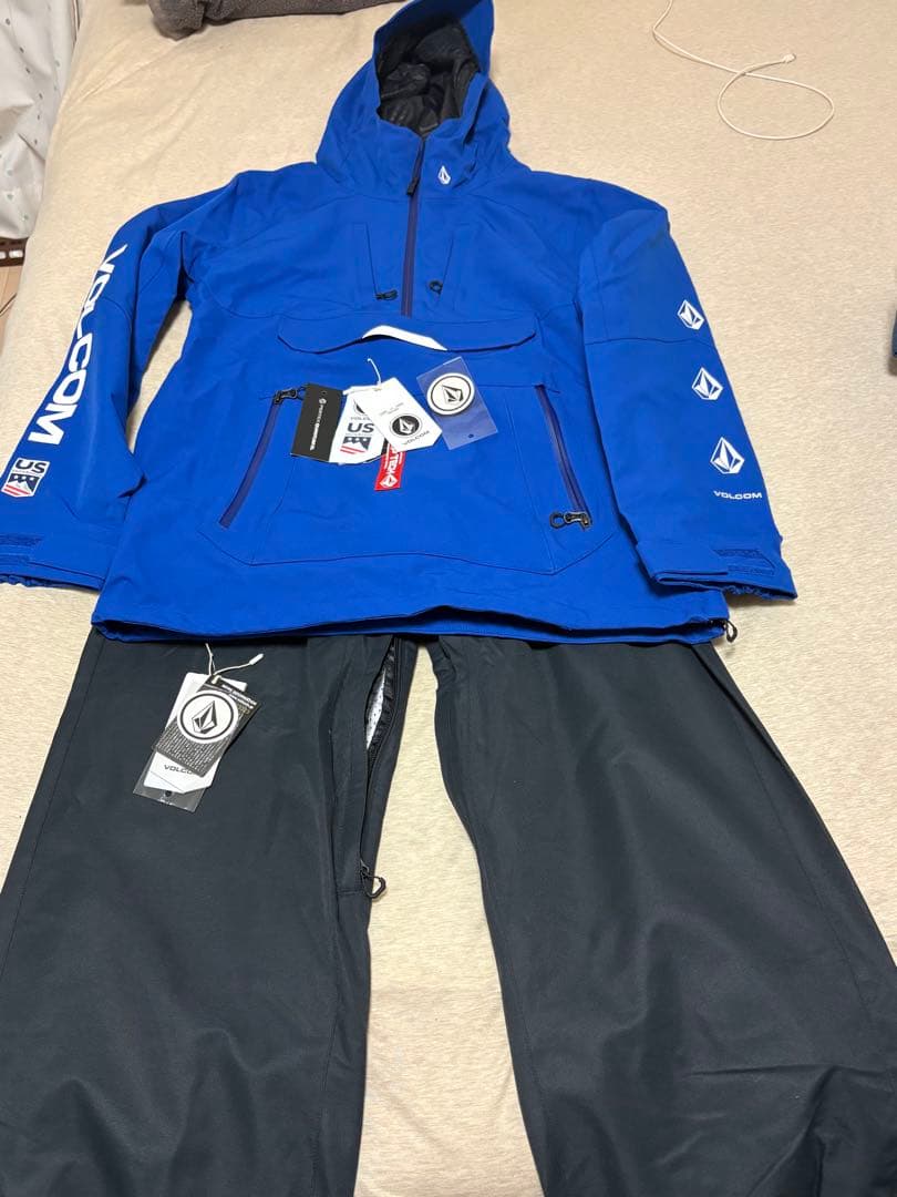 美品　VOLCOM スノーボードウェア 上下セット